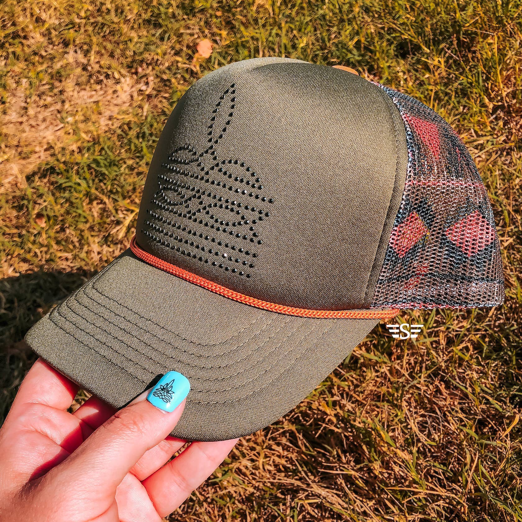 Rhinestone Boot Stitch Printed Mesh Trucker Cap: Olive Aztec / Black