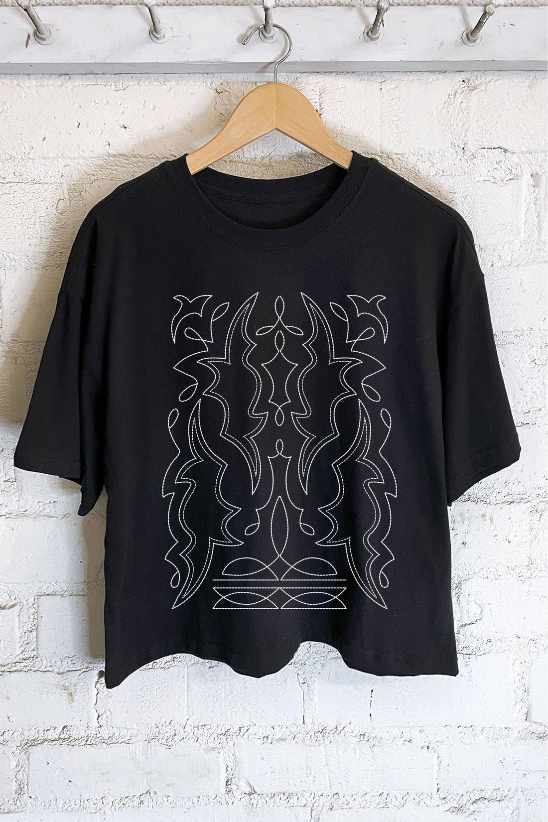 WESTERN BOOTS STITCH PATTERN GRAPHIC LONG CROP TOP: Black